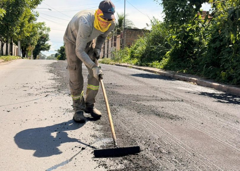 Cuiabá amplica ações com retirada de lixo e microrevestimento...