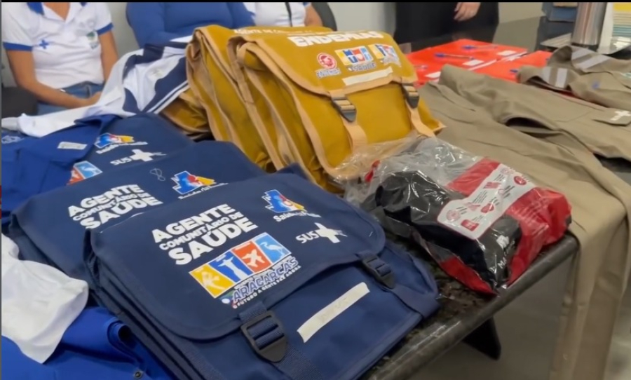 Entrega de kits em Aragarças