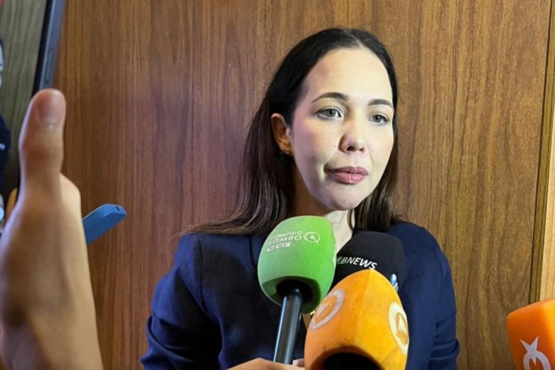 Maysa diz que "é preciso votar em quem defende mulher"...