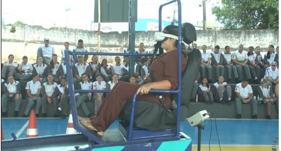 Escola Tiradentes realiza palestra na Semana do Trânsito.
