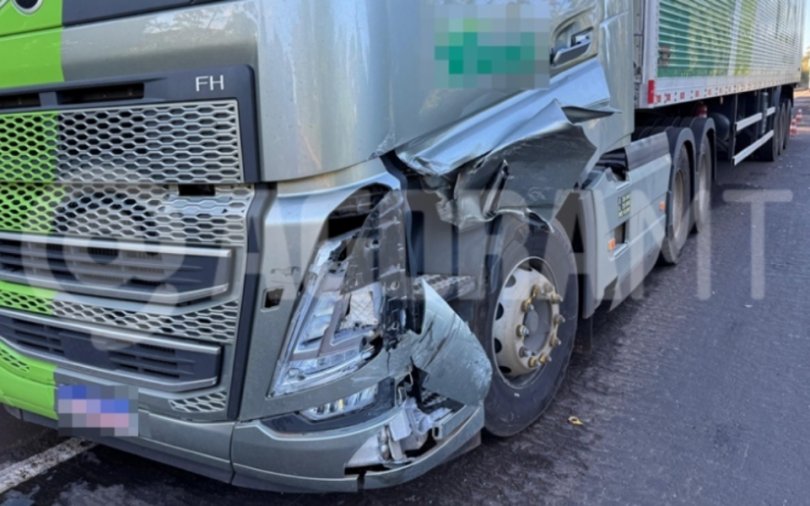 Carro invade pista e causa acidente com moto e caminhão na BR-364...