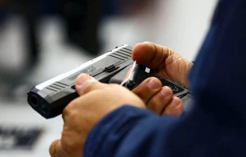 Mulher sobrevive após ser baleada por bandidos em moto em MT...