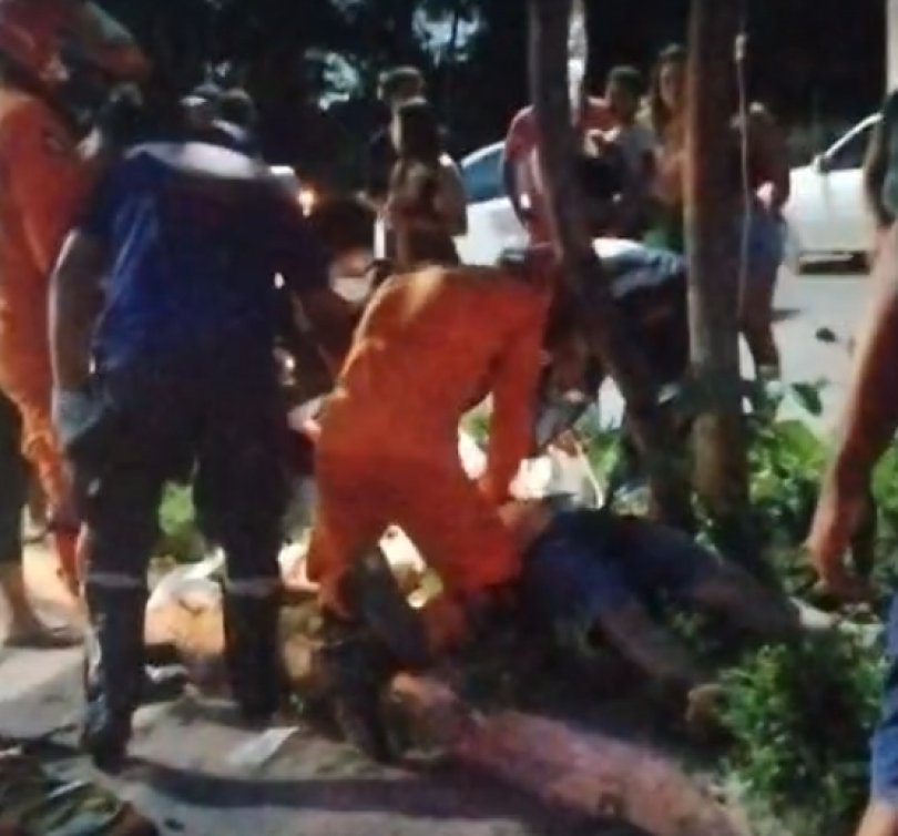 Motociclista de 22 anos perde controle; acerta árvore e morre em Cuiabá...