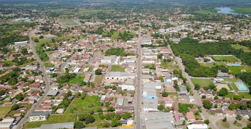 Bandidos invadem casa, disparam e largam moto na fuga em MT...