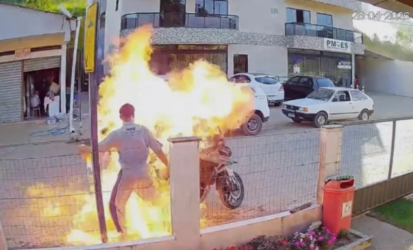 Mãe morre queimada pelo filho ao atear fogo em motocicleta...