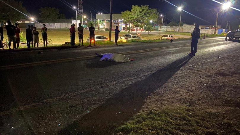 Piloto morre ao bater moto contra carro em rodovia de MT...