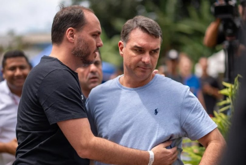 Carlos diz que Flávio reconhece "pequenos erros" do pai; vídeo...