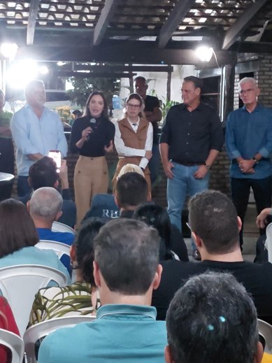 Janaína faz reunião ex-ministro de Lula...
