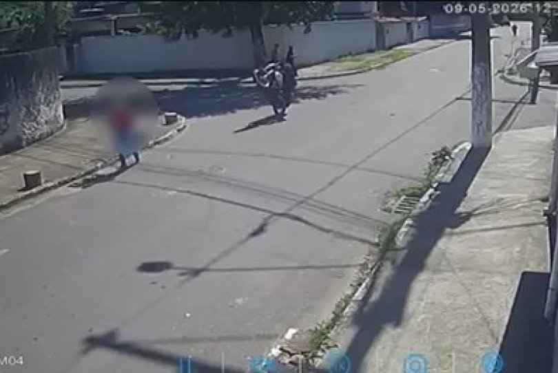 Idosa é atropelada por homem que empinava moto...