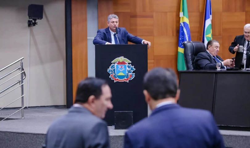 Deputado chama colegas de "incompetentes" por não fiscalizarem obras em MT...
