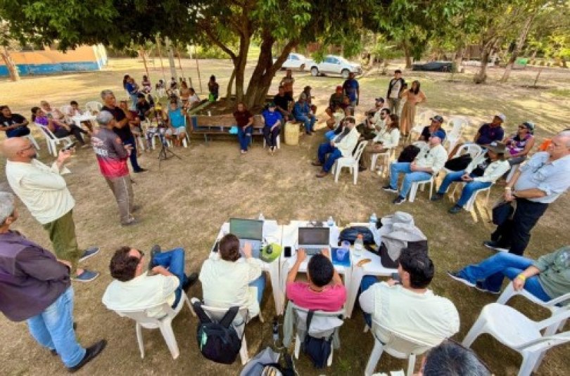 Ribeirinhos denunciam carência de serviços essenciais...