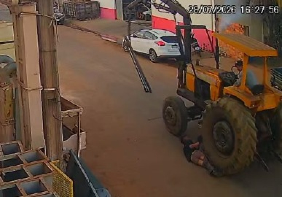Jovem escapa da morte ao ser atropelado por trator em Primavera do Leste; veja vídeo