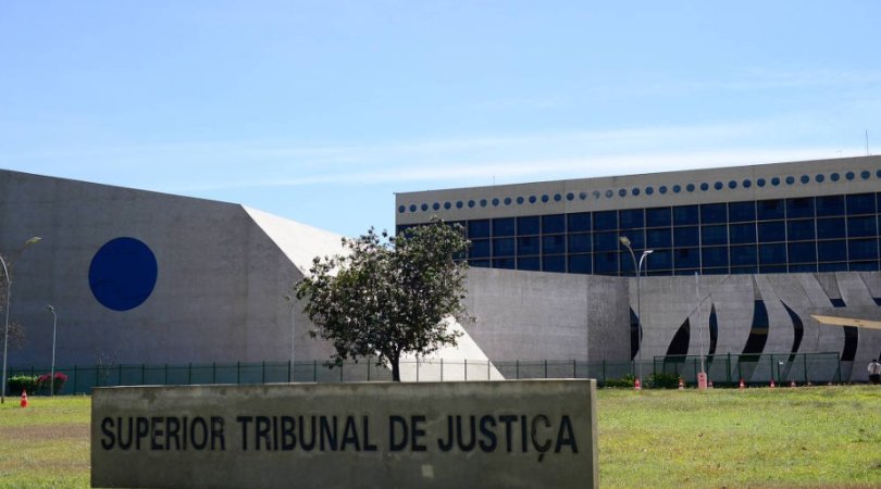 STJ mantém prisão de "batedor" de carga com mais de 260 kg de drogas...