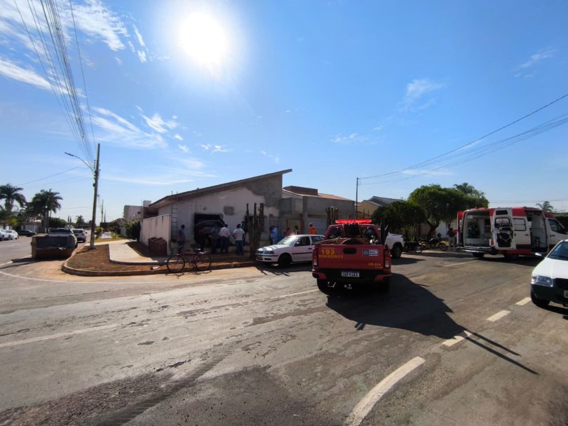 Acidente entre Amarok e Tiguan acerta casa no interior de MT...