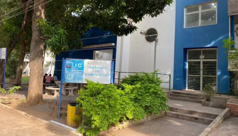 Casa de professor da UFMT é pichada com ofensas em Cuiabá...