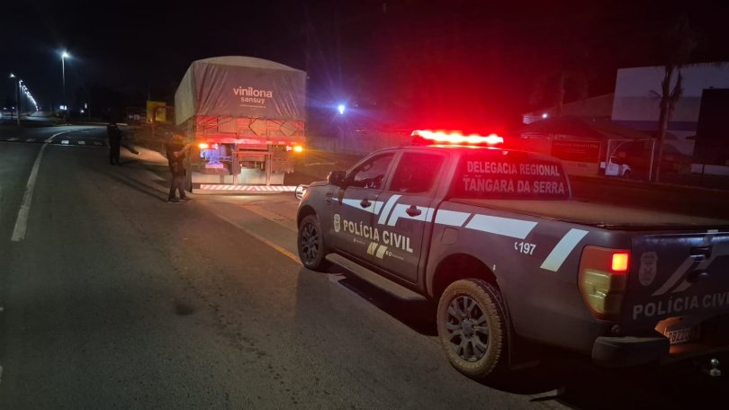 Motorista levava 23 kg de drogas escondidos em pneus de caminhão...