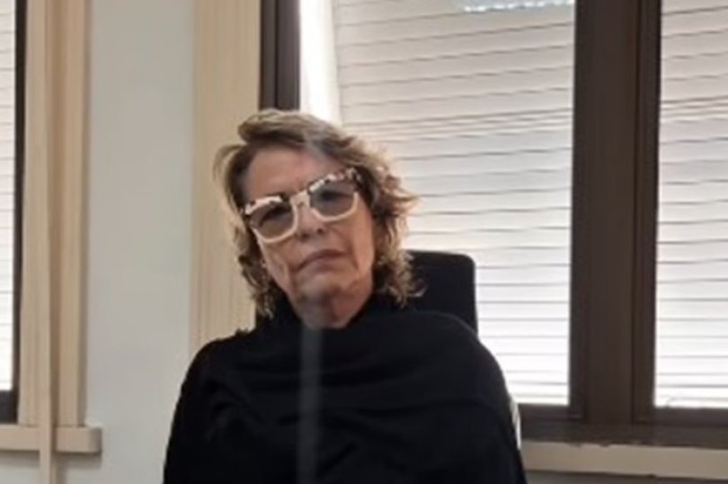 Ex-mulher de Jair e mãe de Flávio Bolsonaro recebe R$ 1 mi...