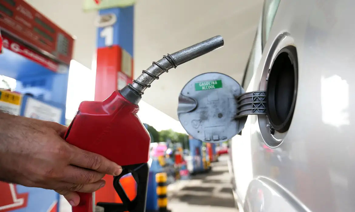 Subsídios à gasolina e ao diesel são ampliados após alta do petróleo