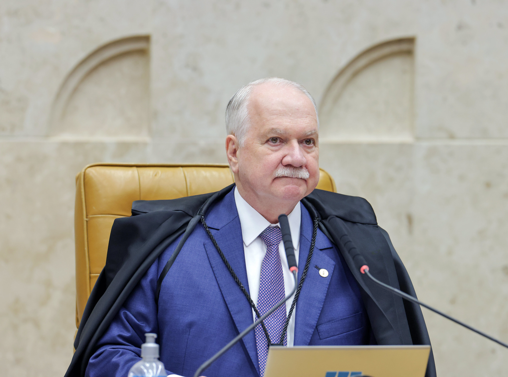 Fachin dá 24 horas para Mendonça liberar sigilo de documentos do caso Master