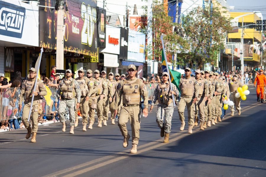 78 anos: Tradição e história tomam conta da avenida Ministro João Alberto em desfile de Barra do Garças