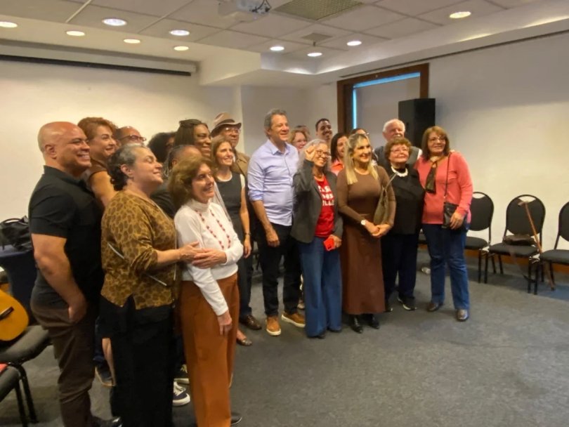 Haddad se reúne com evangélicos em campanha e assina carta...