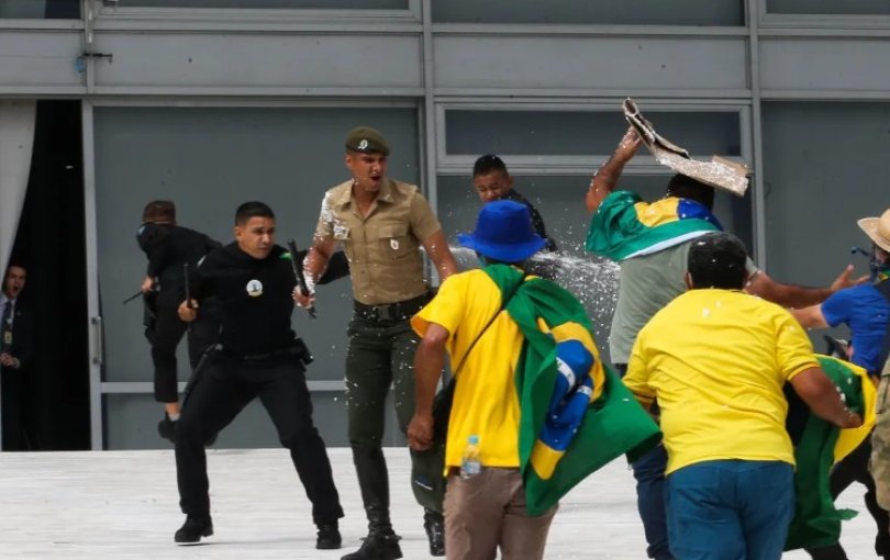 Bolsonarista lê "Jesus, o Maior Psicólogo" e pede liberdade em MT...