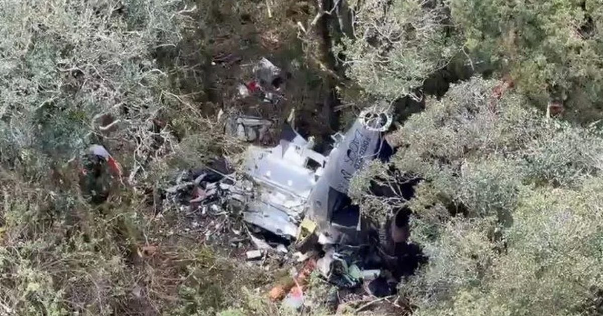 Bombeiros encontram helicóptero com corpo do cantor Rick