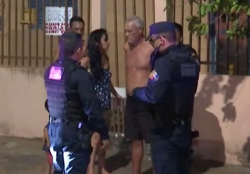 Mulher tenta proteger marido que a esfaqueou e PM prende o pai dela...