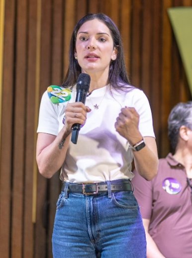 Janaina fala em enfrentar a violência e defender famílias...