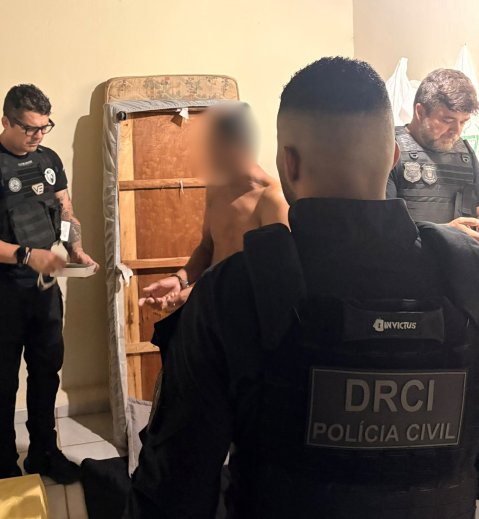 PC mira tarado por compartilhar pornografia infantil da internet...