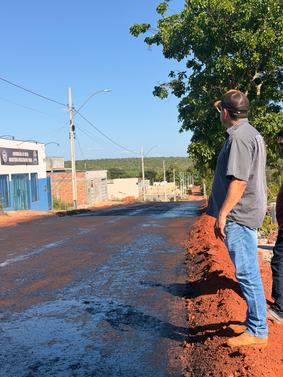 Pontal:Bairro Nova Esperança começa a receber imprimação para pavimentação asfáltica